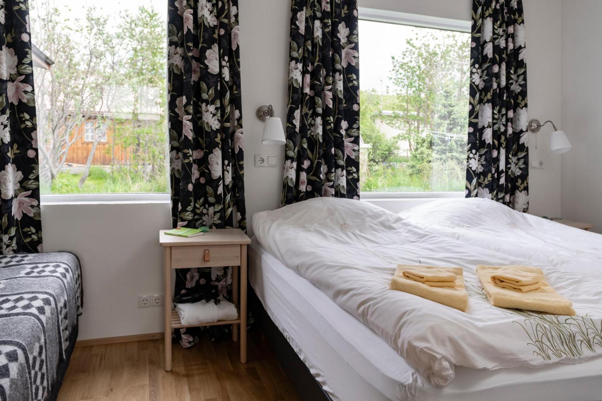 Tunfifill Guesthouse - Free Hot Tub And Sauna, Cozy And Quiet Хваммстанги Экстерьер фото